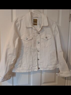 GAP Women's White Denim Jacket - Classic Button-Up